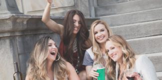 «Women and wine» es el primer Ep del grupo de country Farewell Angelina`s