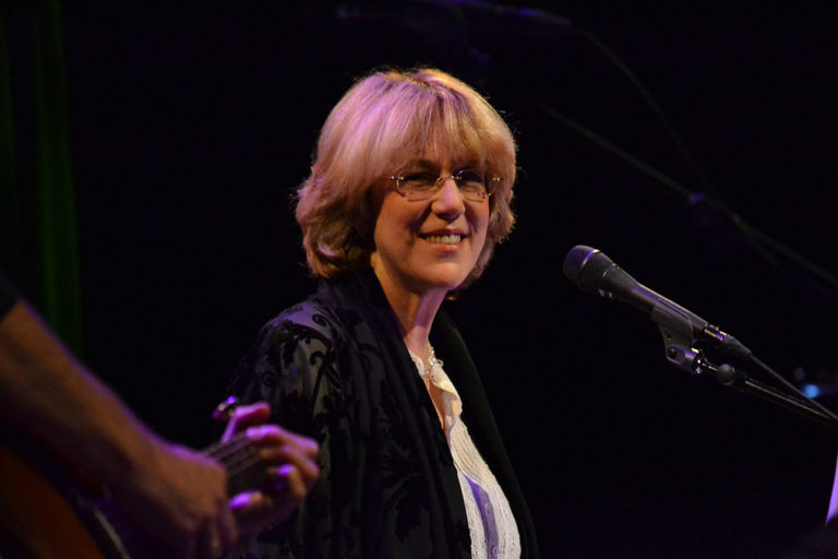 03032024 Celebramos el cumpleaños de Jennifer Warnes, cantante y