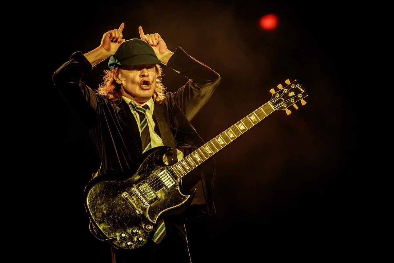 Varios Borrar Por separado 31-03-2023 Celebramos el cumpleaños de Angus Young, guitarrista australiano, de la banda AC/DC · LH Magazin Varios Borrar Por separado 31-03-2023 Celebramos el cumpleaños de Angus Young, guitarrista australiano, de la banda AC/DC · LH Magazin