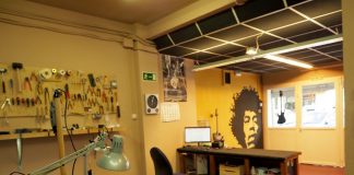 Buscas una tienda que se encargue de tener a punto tus instrumentos, descubre Johnny Guitars