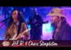 Chris Stapleton estuvo acompañado por la cantante y guitarrista HER en los 2021 CMT Music Awards, donde los dos artistas interpretaron «Hold On»