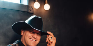 Shane Owens lanza su canción de navidad «Nothing Compares To Christmas» en formato de Lyric Video