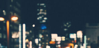 Francis Sarabia estrena “Cama y hostal”, su nuevo single y videoclip.