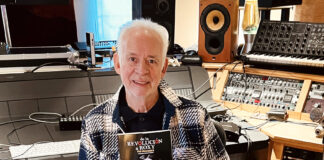 En exclusiva Phil Manzanera guitarrista principal de la icónica banda Roxy Music nos presenta su más reciente obra literaria