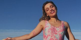 Lucía Alegría nos presenta el video de su single «La Niña Que Nunca Dejó Esa Playa»