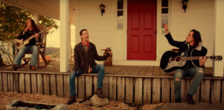 EXTREME da la bienvenida a sus fans a «SMALL TOWN BEAUTIFUL”, el décimo videoclip de «SIX”, publicado por earMUSIC