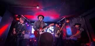 Restos sacuden Madrid con su poderoso rock norteamericano