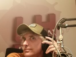 La Caja Negra se llena de buenos amigos y comienza la tertulia musical