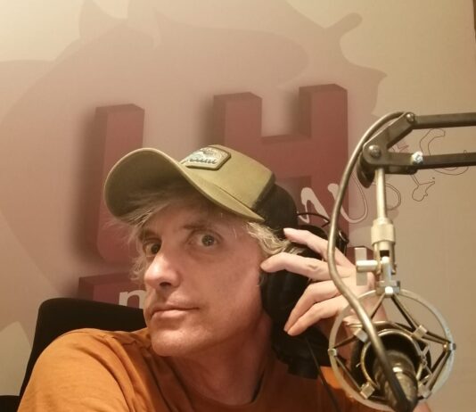 La Caja Negra se llena de buenos amigos y comienza la tertulia musical