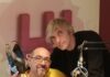 Recibe la visita del guitarrista Javier Guerra y comienza el «Duelo Musical»