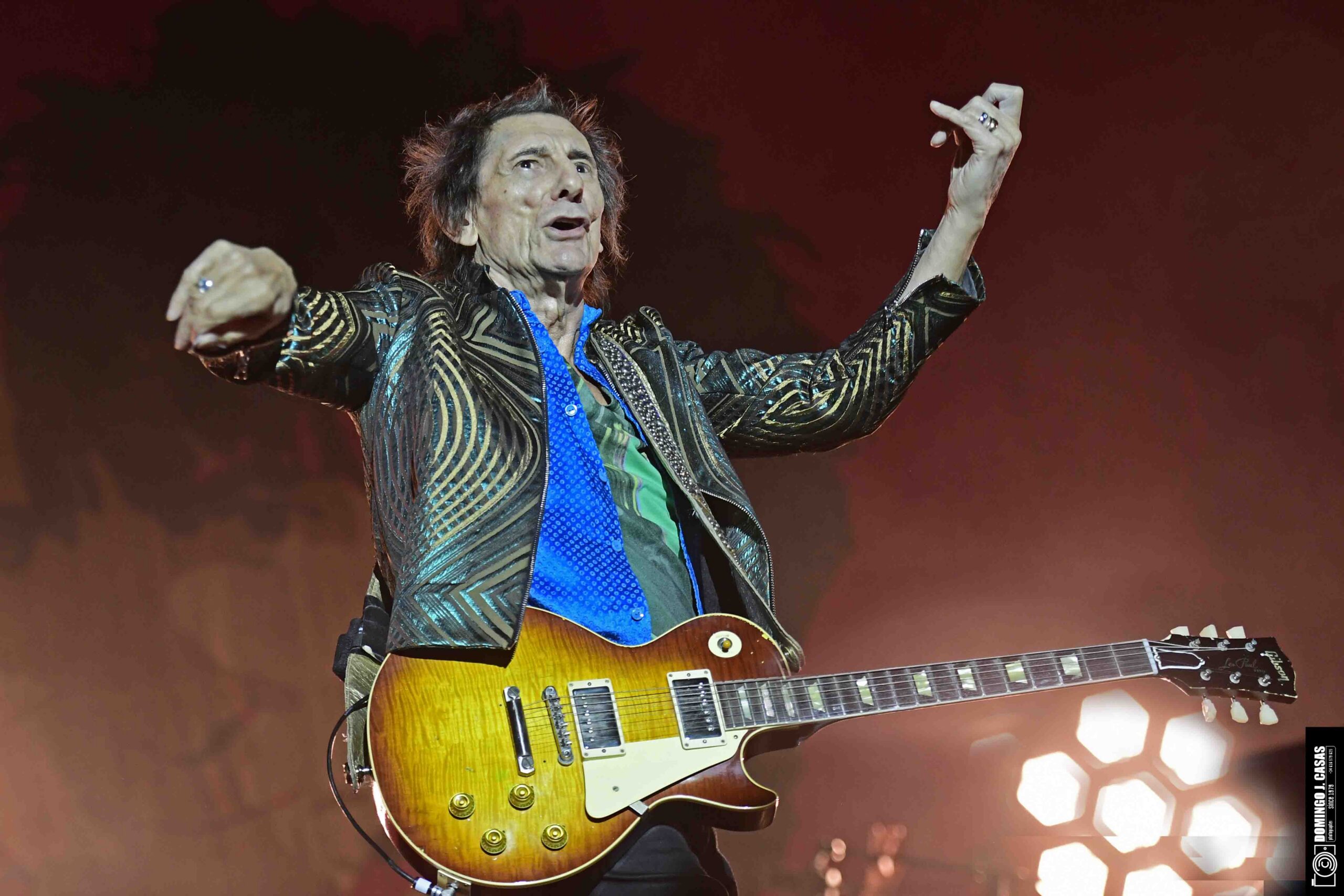 Ronnie Wood actuando en la Plaza Mayor de Valladolid