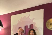 Recordamos a Juan «El Pipol» y recibe a Inés Fonseca para descubrir su nuevo single, «Ojito Derecho»