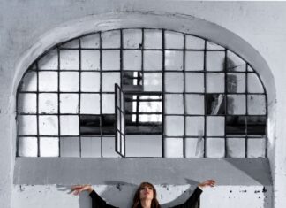 Mara De La Casa pone el mundo “Del revés” y prepara su entrada en el Top 50 LH Magazin